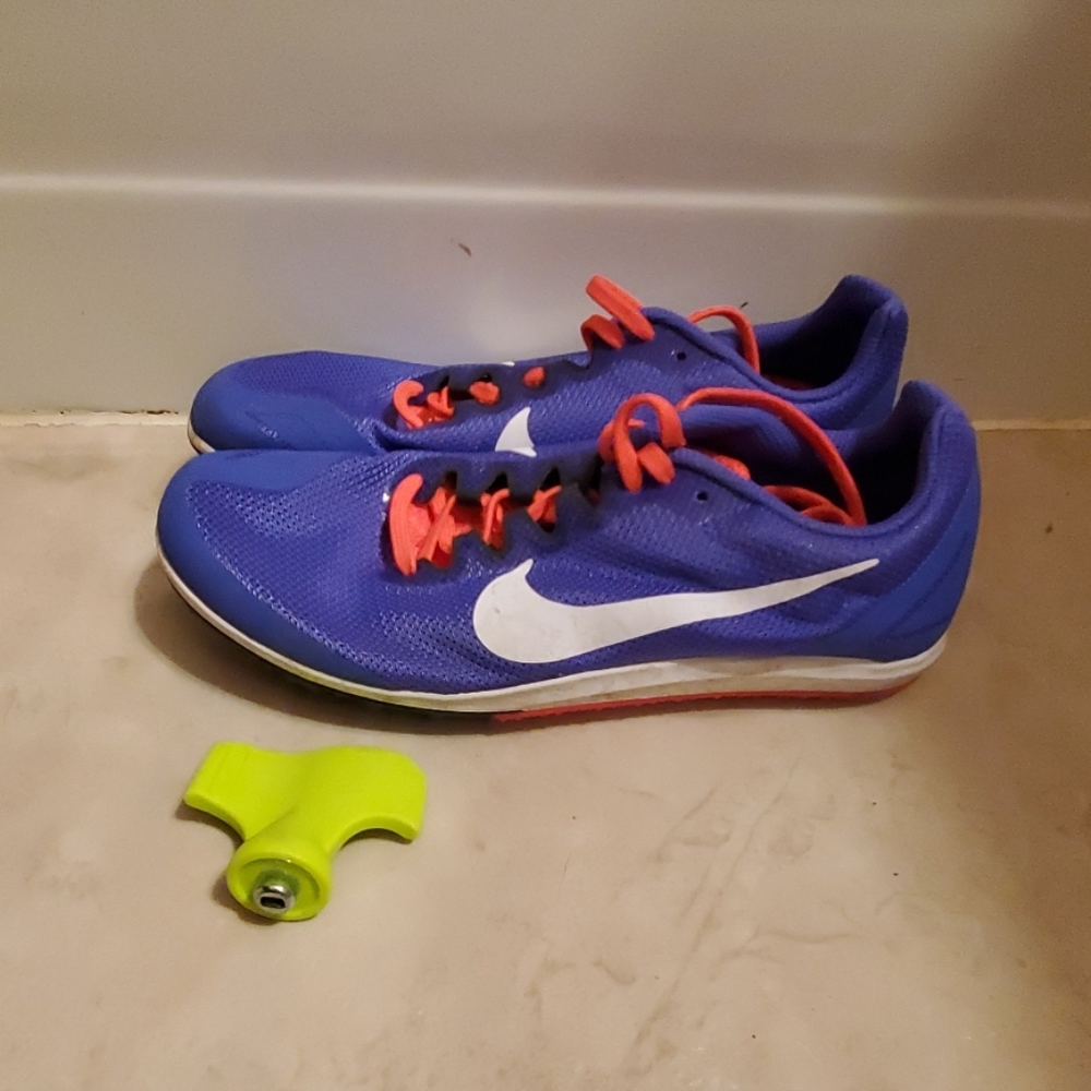Track shoes